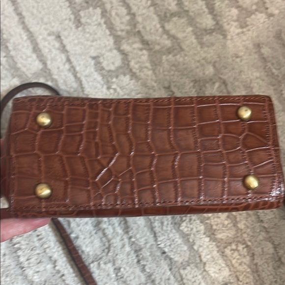 Elegant Brown Crocodile-Embossed Handbag - Picture 3 of 10